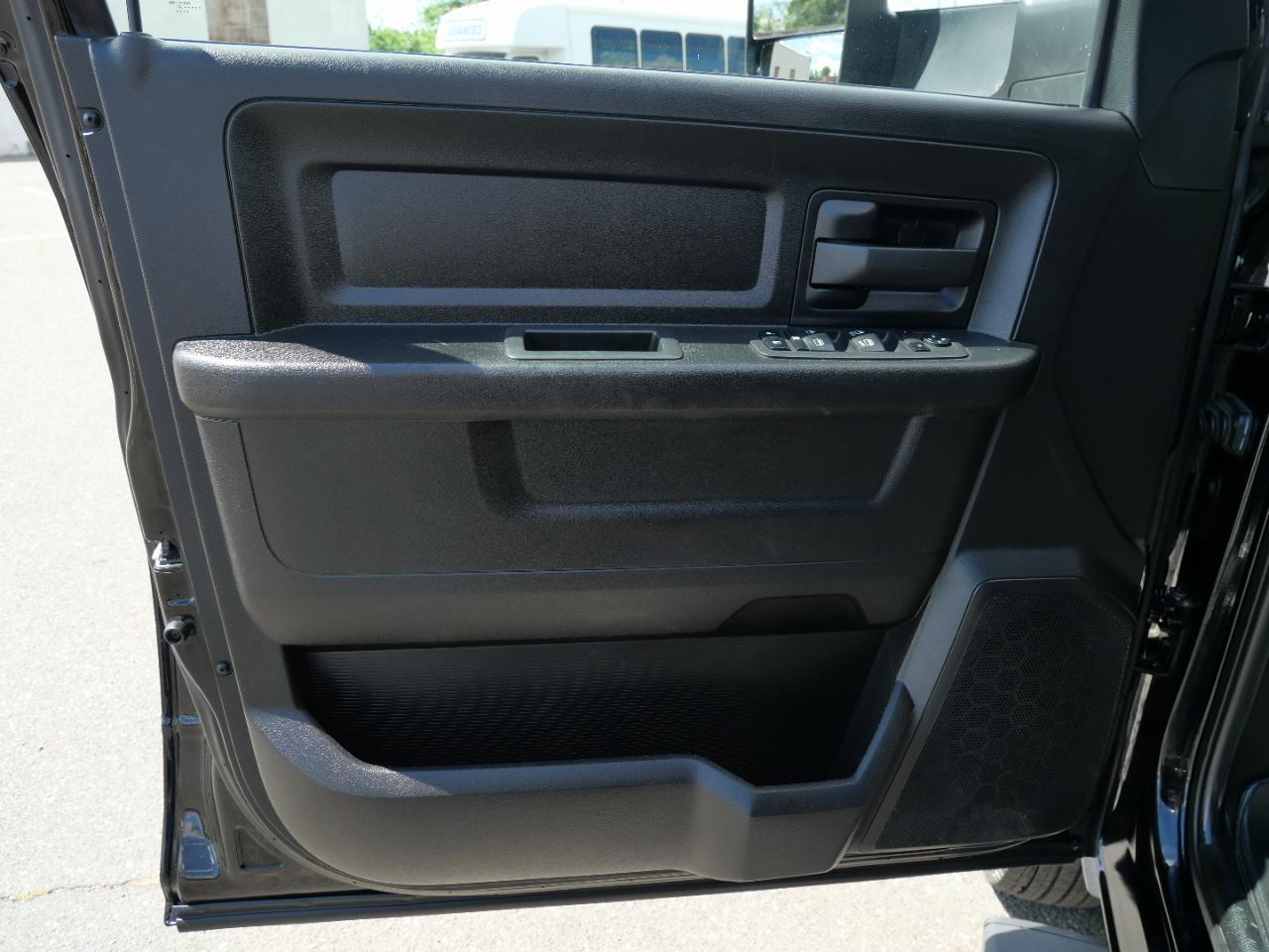 RAM 3500 Tradesman 4x4 Crew Cab 8' Box 2022