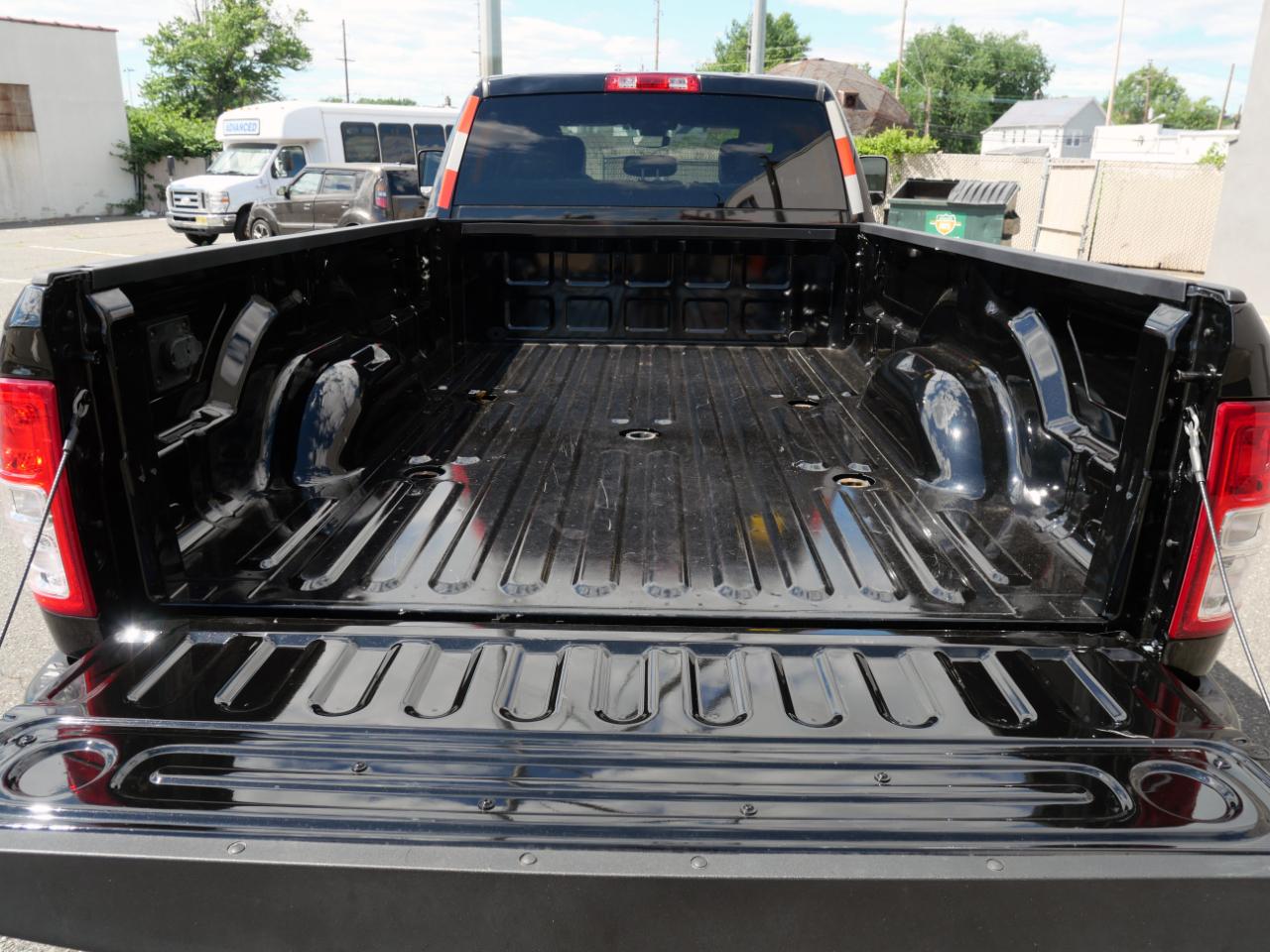 RAM 3500 Tradesman 4x4 Crew Cab 8' Box 2022