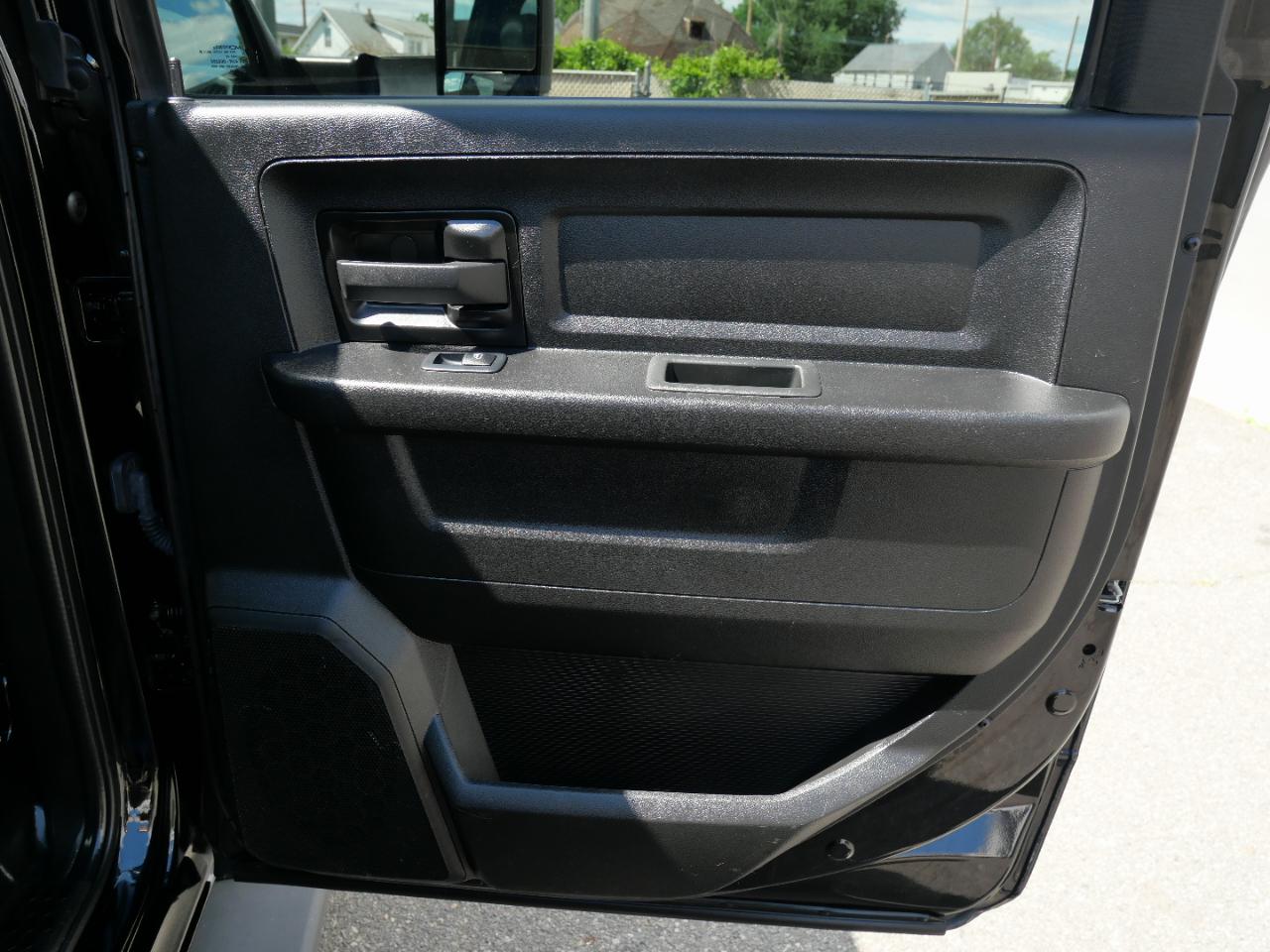 RAM 3500 Tradesman 4x4 Crew Cab 8' Box 2022