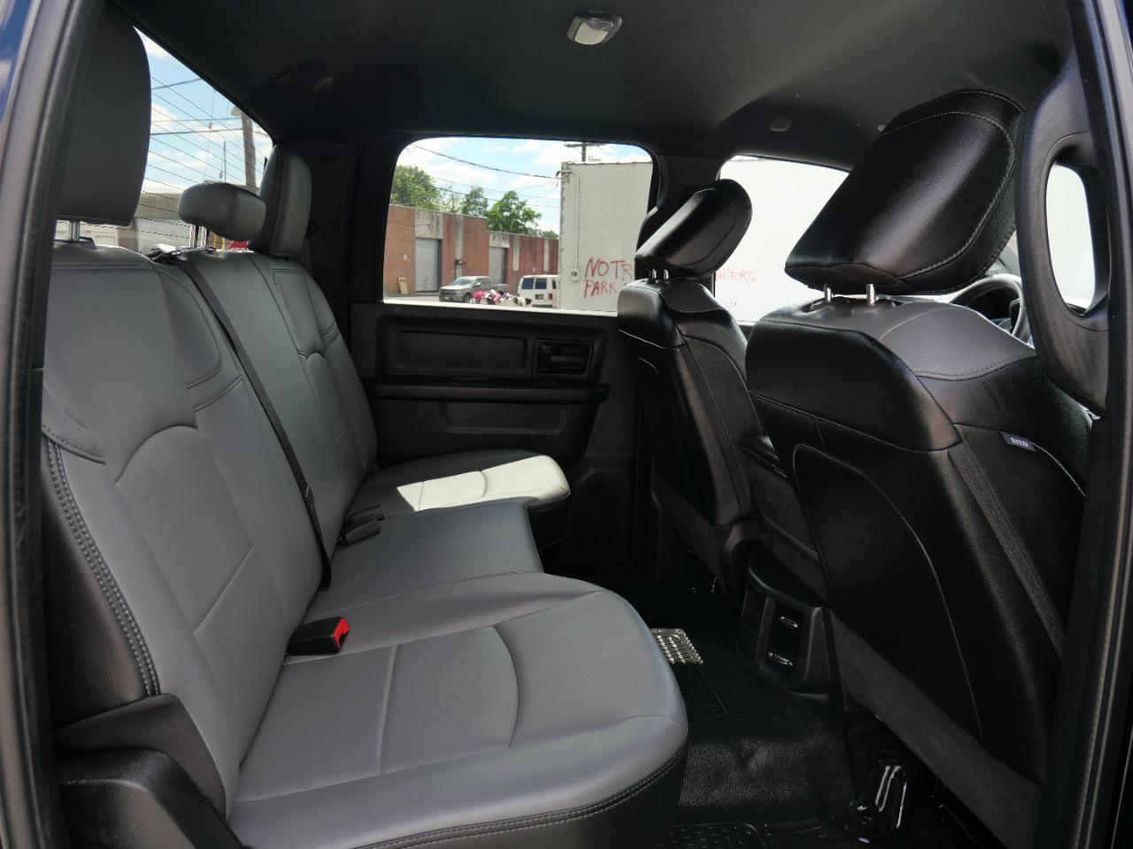 RAM 3500 Tradesman 4x4 Crew Cab 8' Box 2022