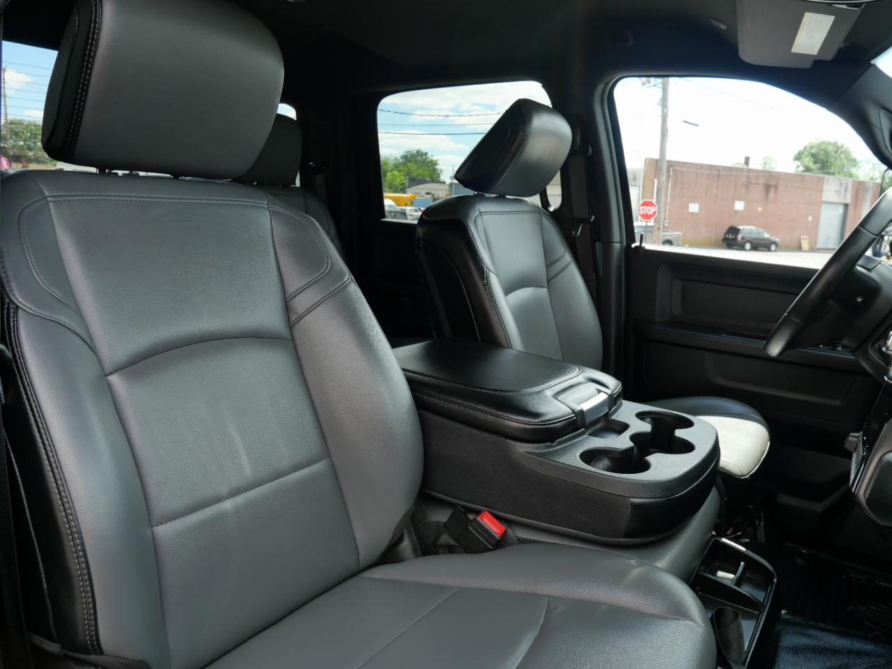 RAM 3500 Tradesman 4x4 Crew Cab 8' Box 2022