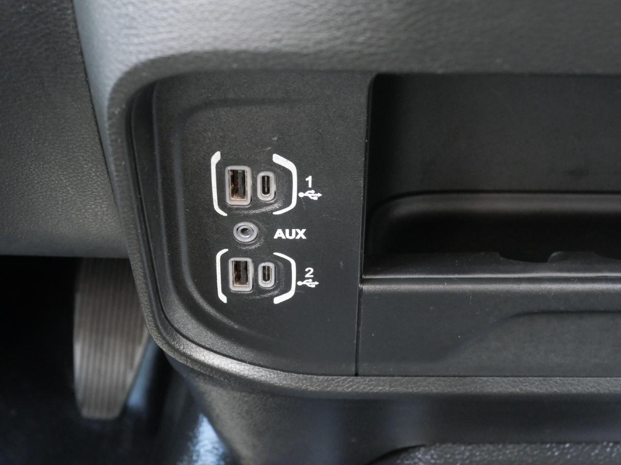 RAM 3500 Tradesman 4x4 Crew Cab 8' Box 2022