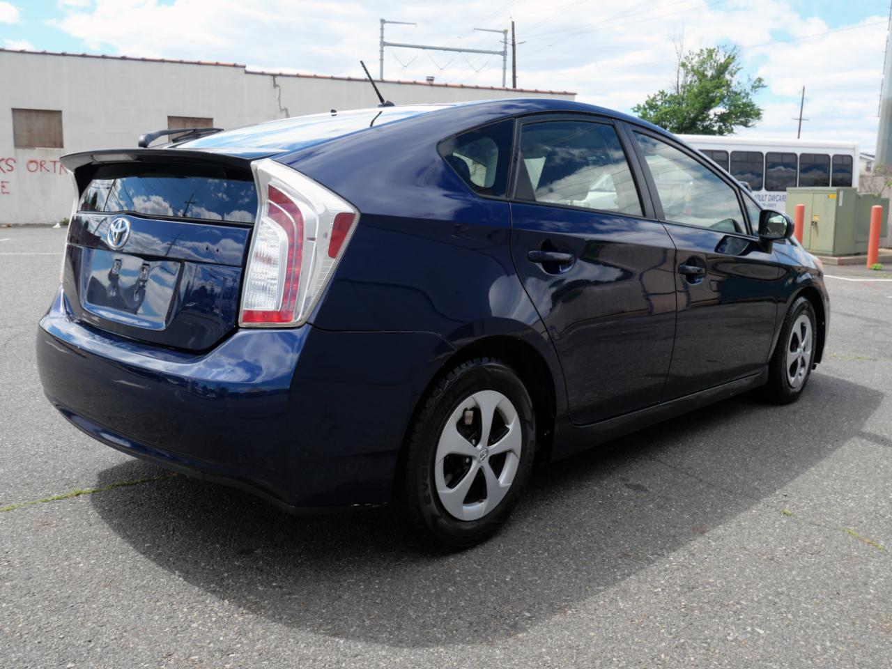 Toyota Prius 5dr HB Three (Natl) 2014