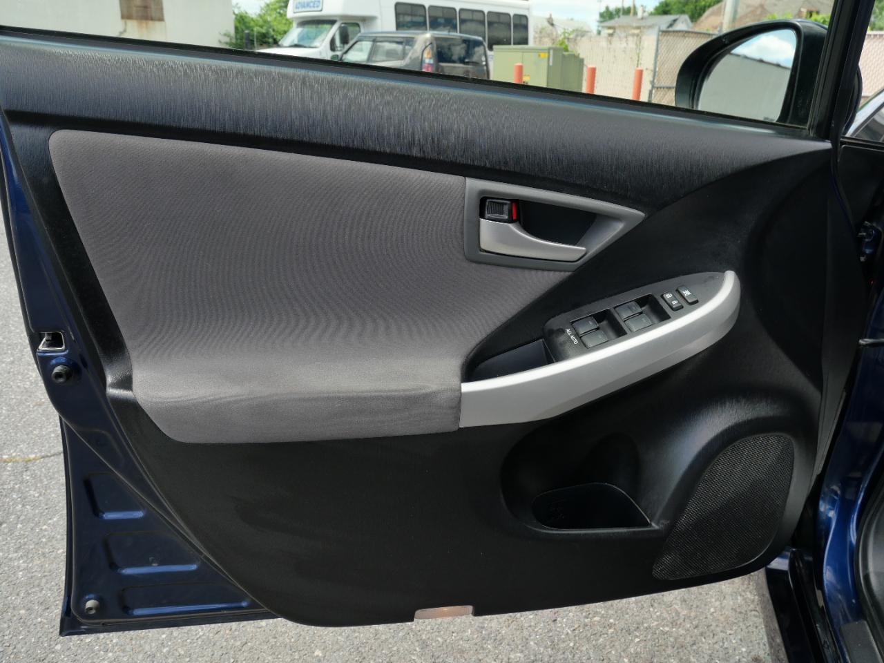 Toyota Prius 5dr HB Three (Natl) 2014