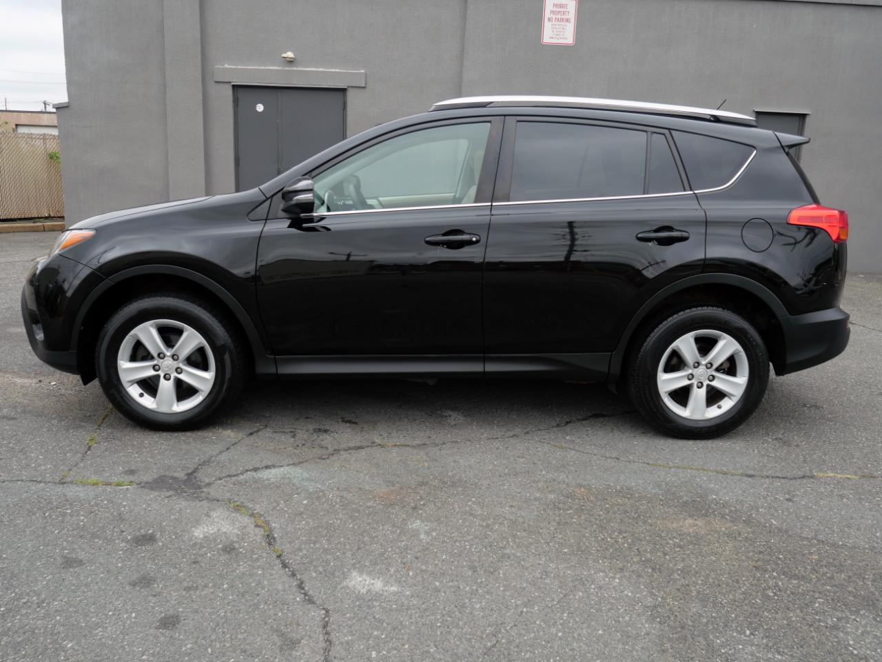 Toyota RAV4 AWD 4dr XLE (Natl) 2013