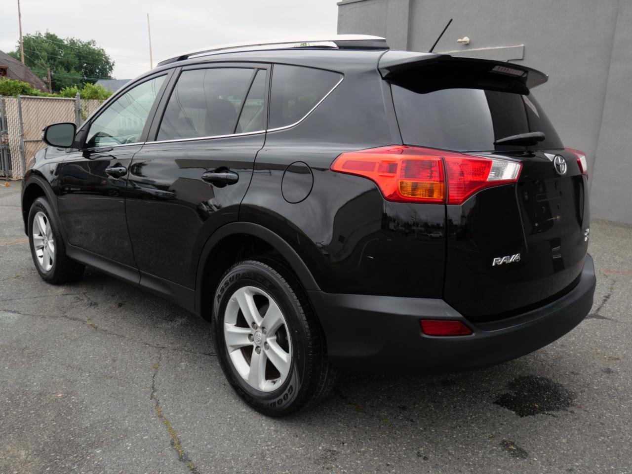 Toyota RAV4 AWD 4dr XLE (Natl) 2013