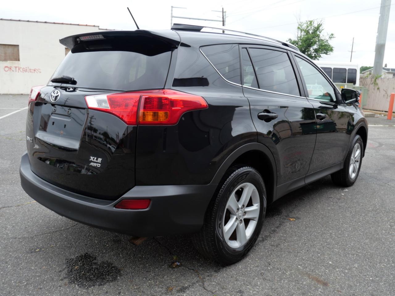 Toyota RAV4 AWD 4dr XLE (Natl) 2013