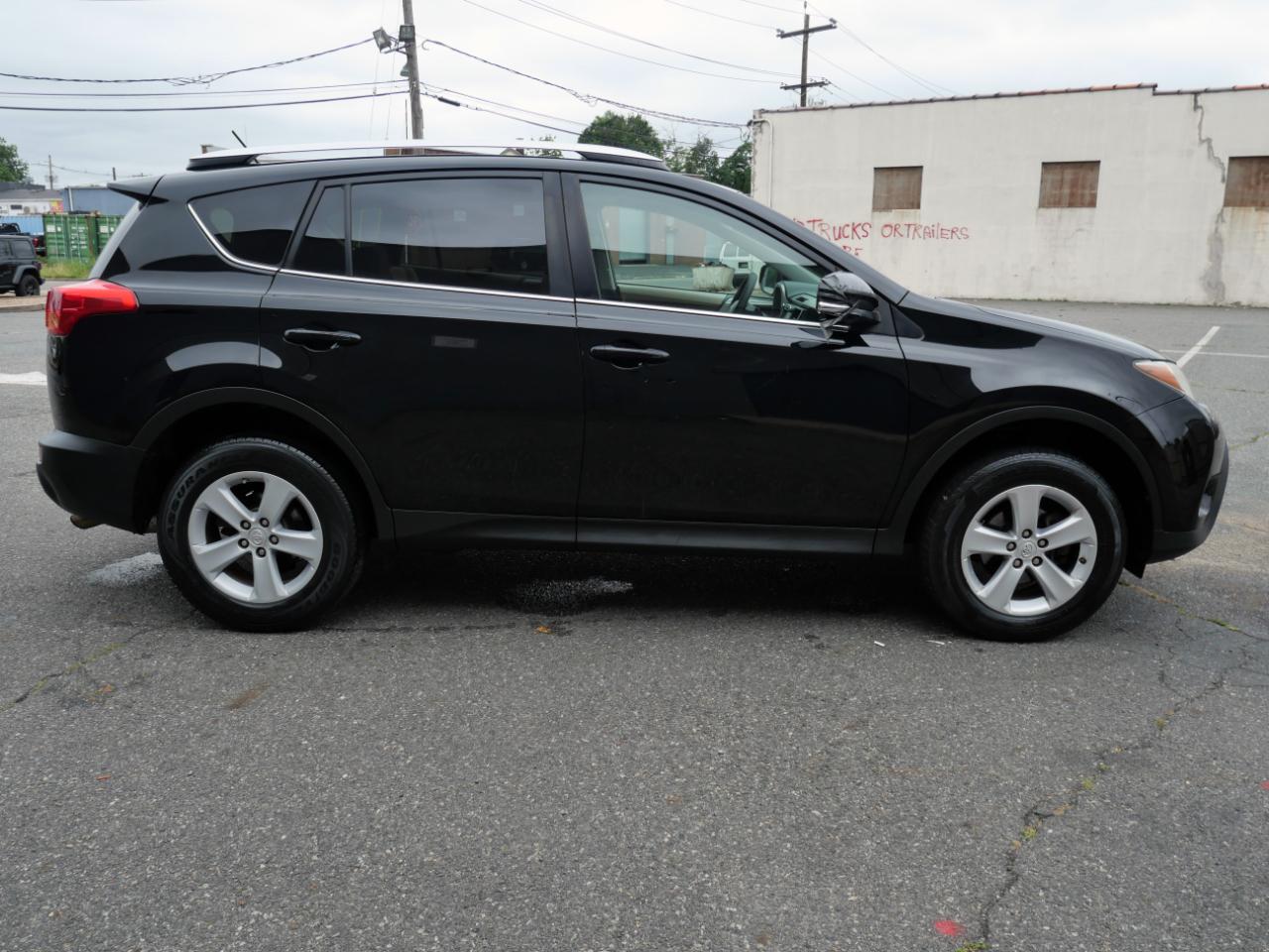 Toyota RAV4 AWD 4dr XLE (Natl) 2013