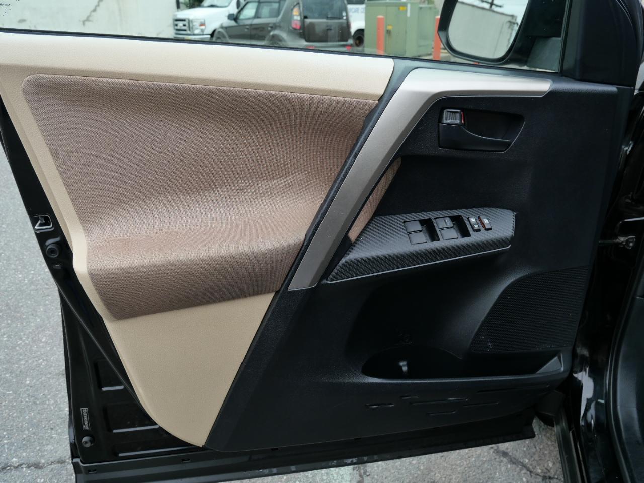 Toyota RAV4 AWD 4dr XLE (Natl) 2013