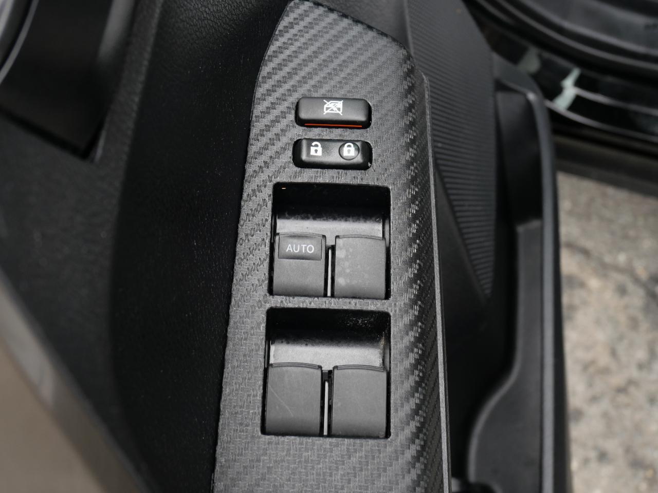 Toyota RAV4 AWD 4dr XLE (Natl) 2013