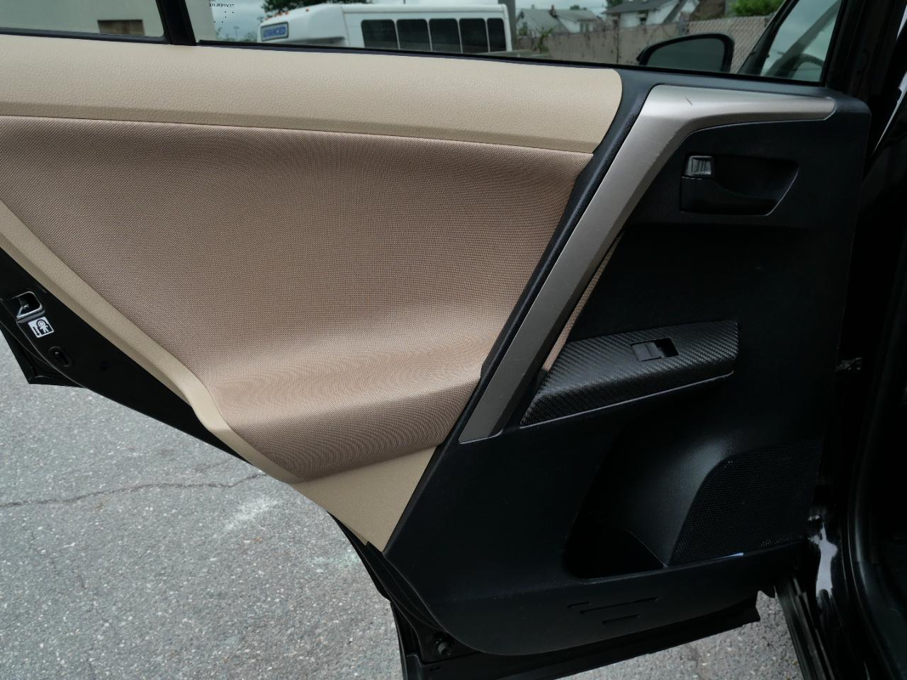Toyota RAV4 AWD 4dr XLE (Natl) 2013