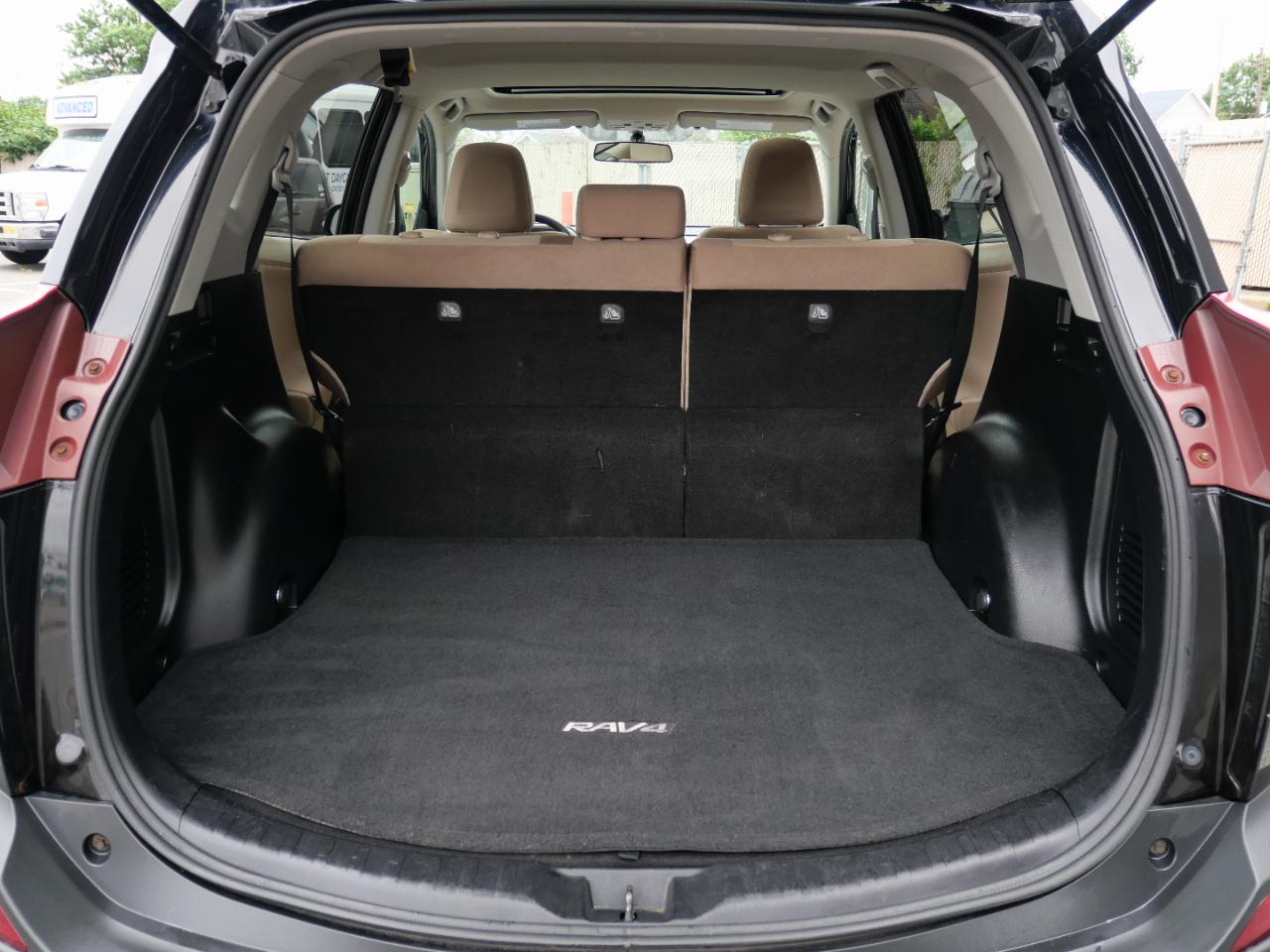Toyota RAV4 AWD 4dr XLE (Natl) 2013