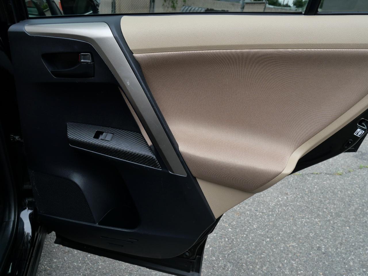 Toyota RAV4 AWD 4dr XLE (Natl) 2013