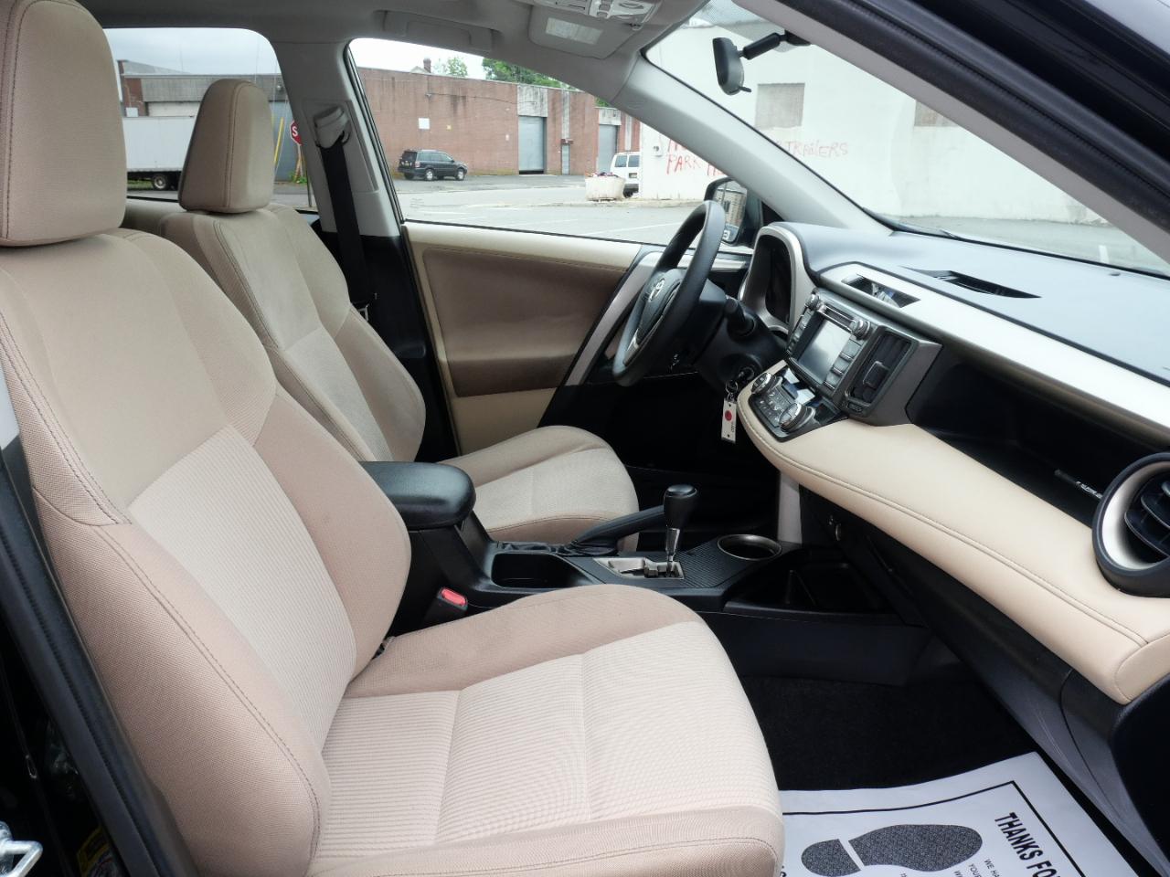 Toyota RAV4 AWD 4dr XLE (Natl) 2013