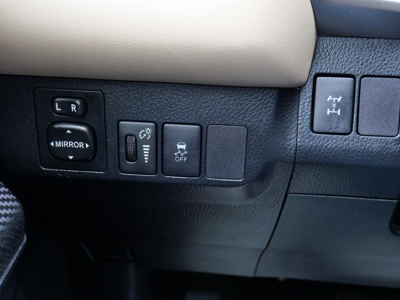 Toyota RAV4 AWD 4dr XLE (Natl) 2013