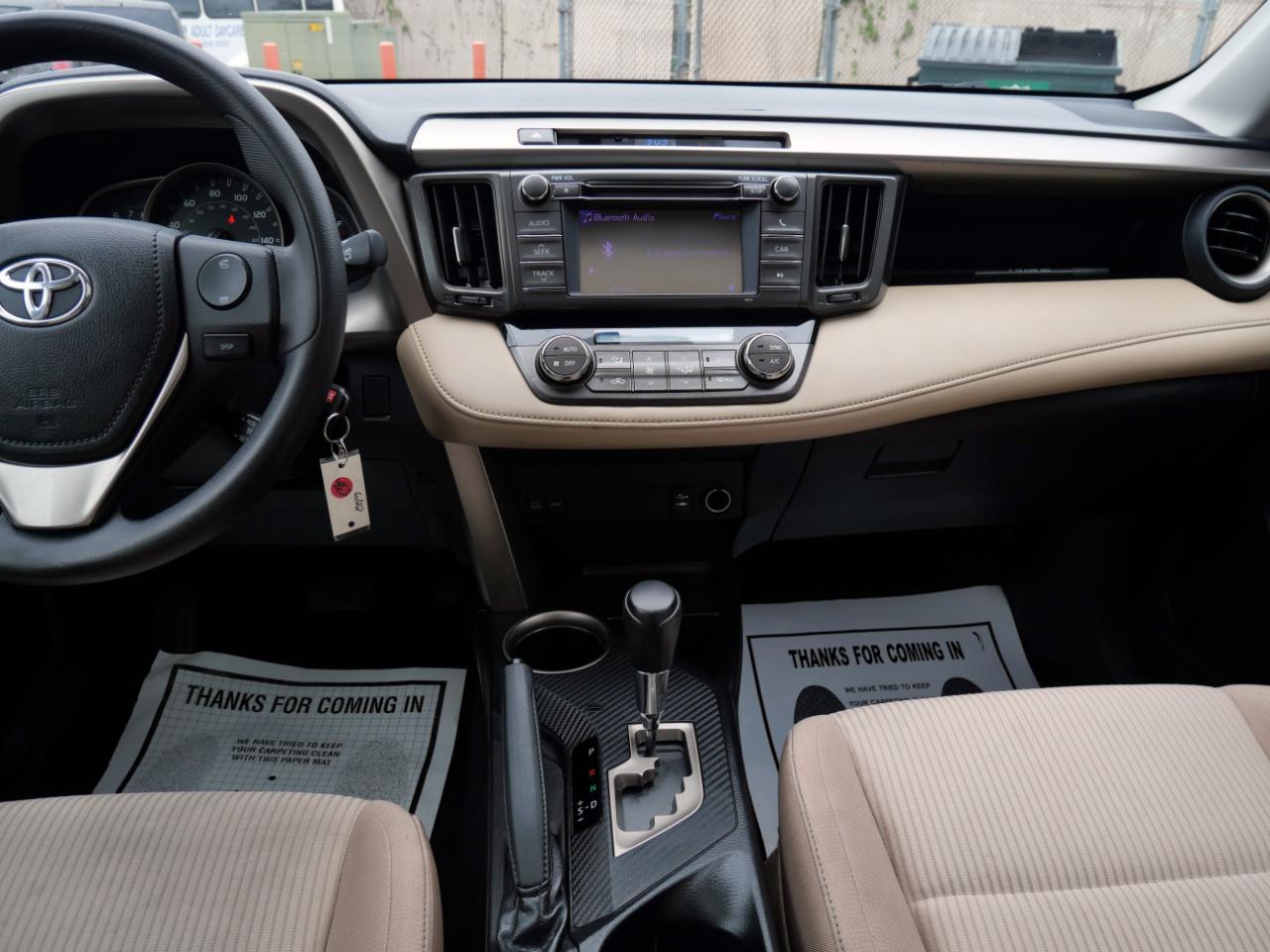 Toyota RAV4 AWD 4dr XLE (Natl) 2013
