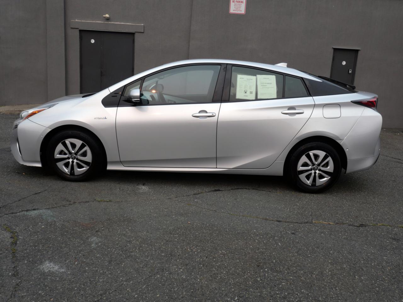 Toyota Prius Four Touring (Natl) 2017