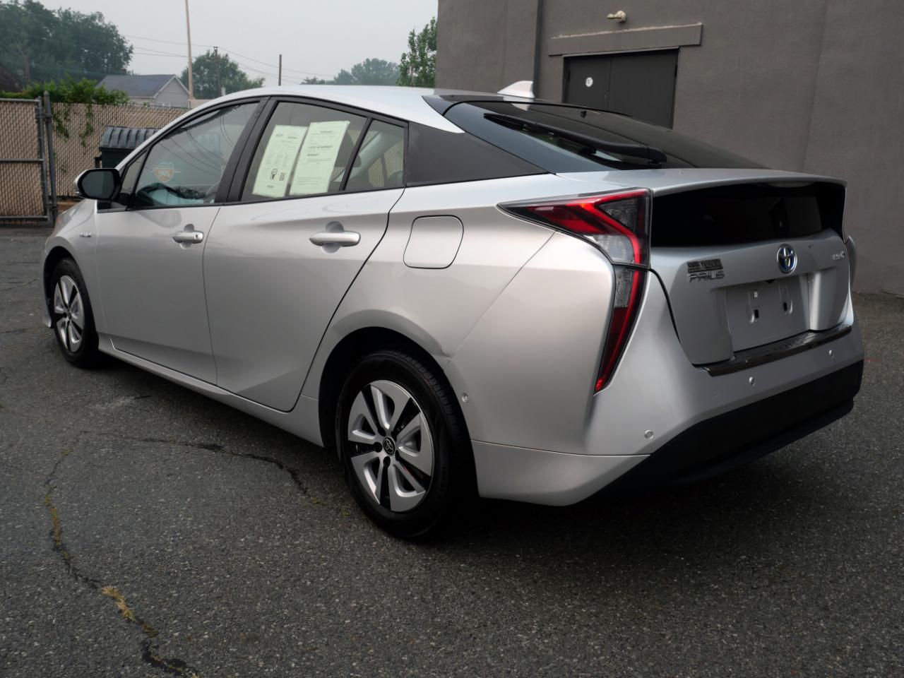 Toyota Prius Four Touring (Natl) 2017