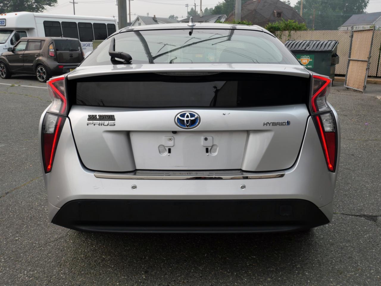 Toyota Prius Four Touring (Natl) 2017