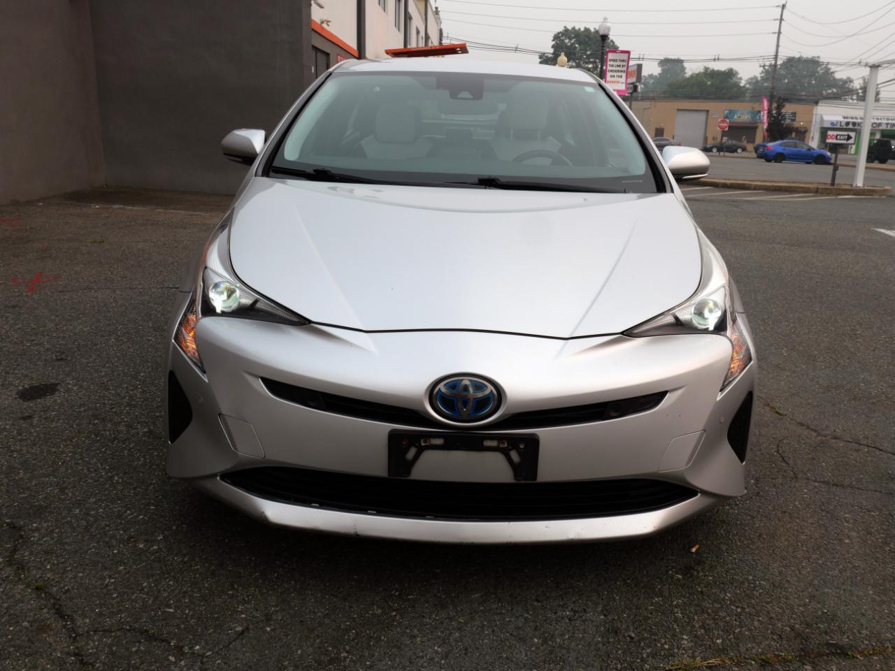 Toyota Prius Four Touring (Natl) 2017