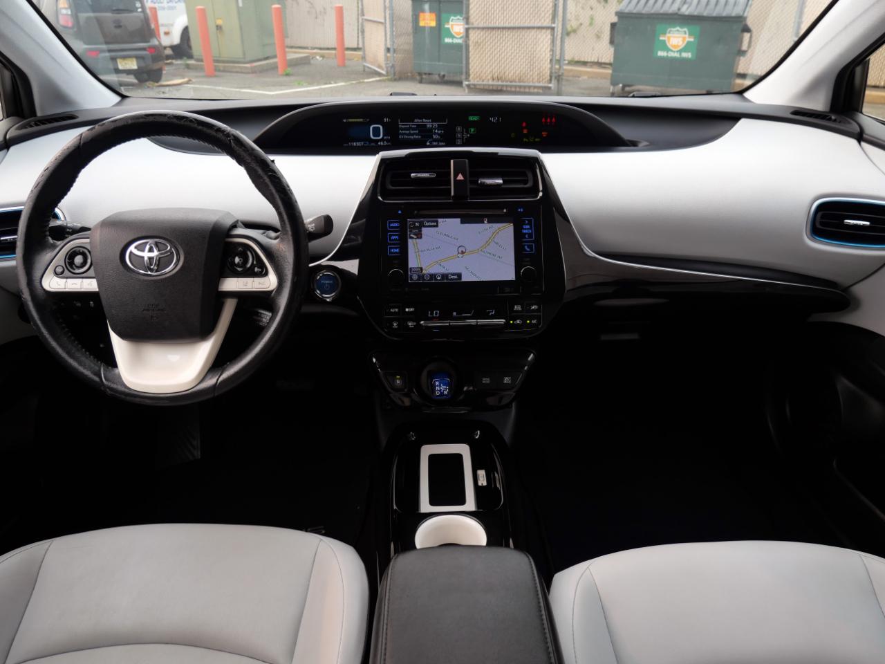 Toyota Prius Four Touring (Natl) 2017