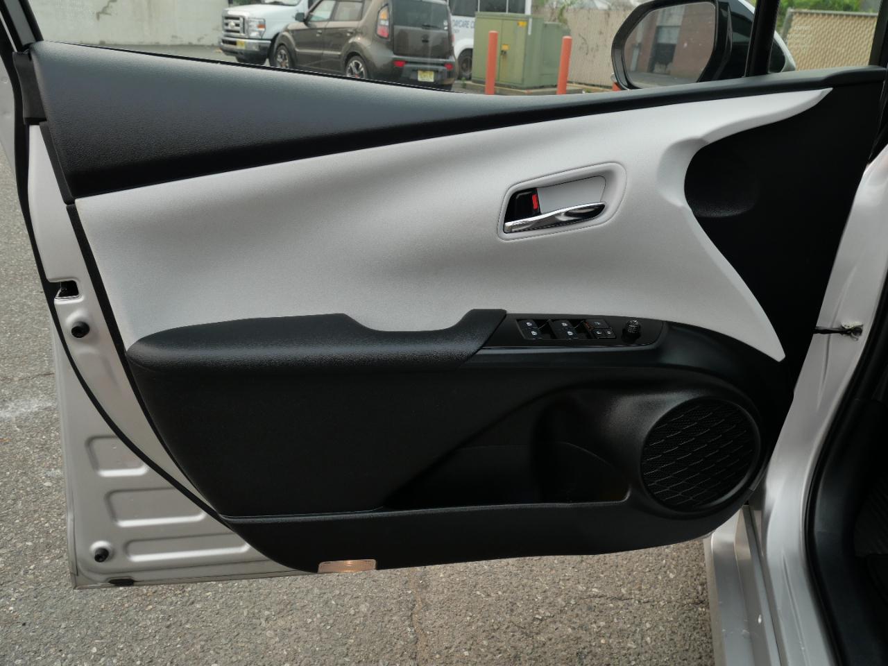 Toyota Prius Four Touring (Natl) 2017