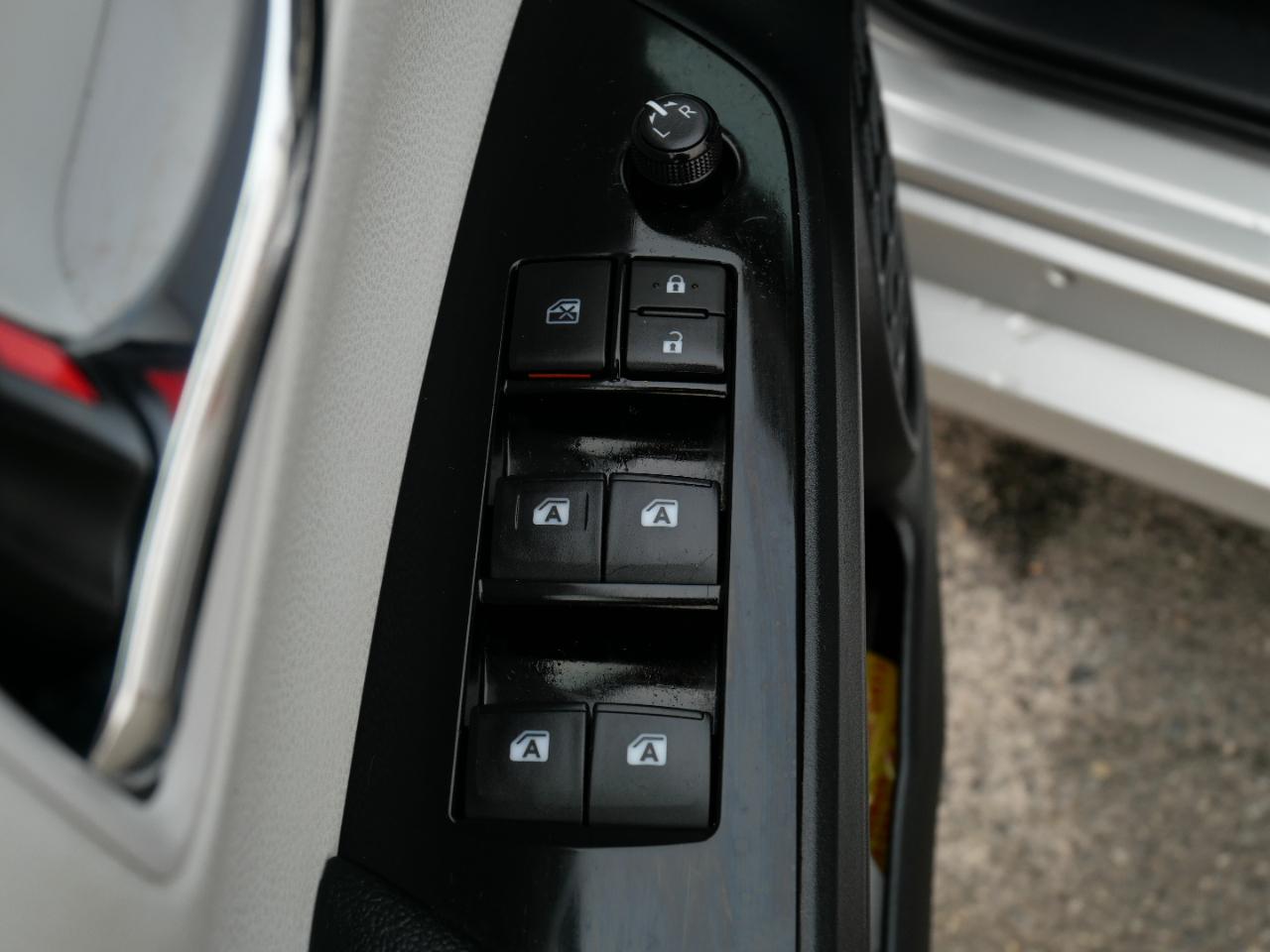Toyota Prius Four Touring (Natl) 2017