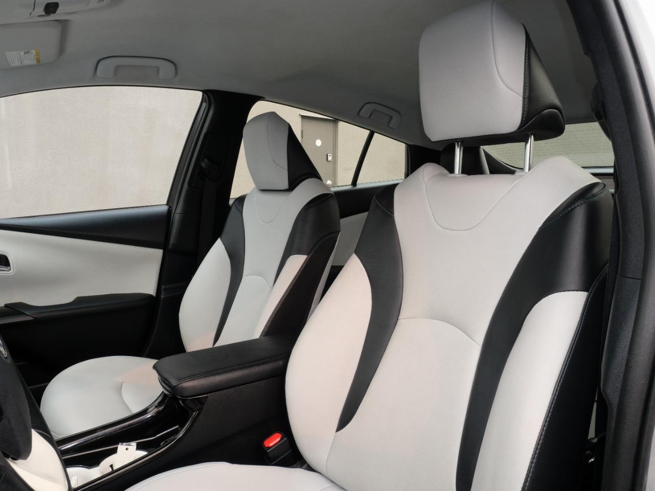 Toyota Prius Four Touring (Natl) 2017