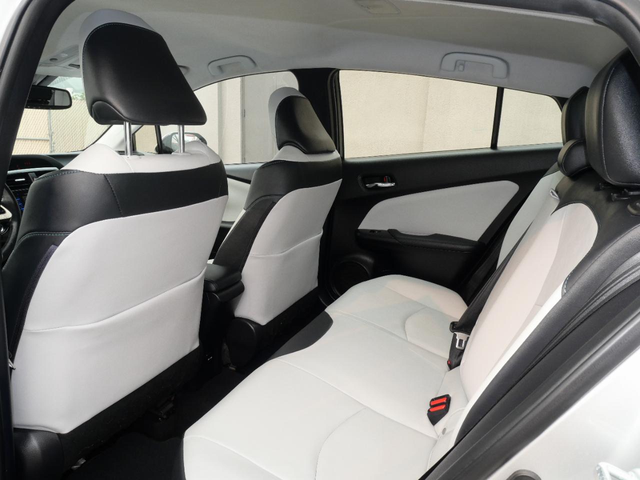 Toyota Prius Four Touring (Natl) 2017