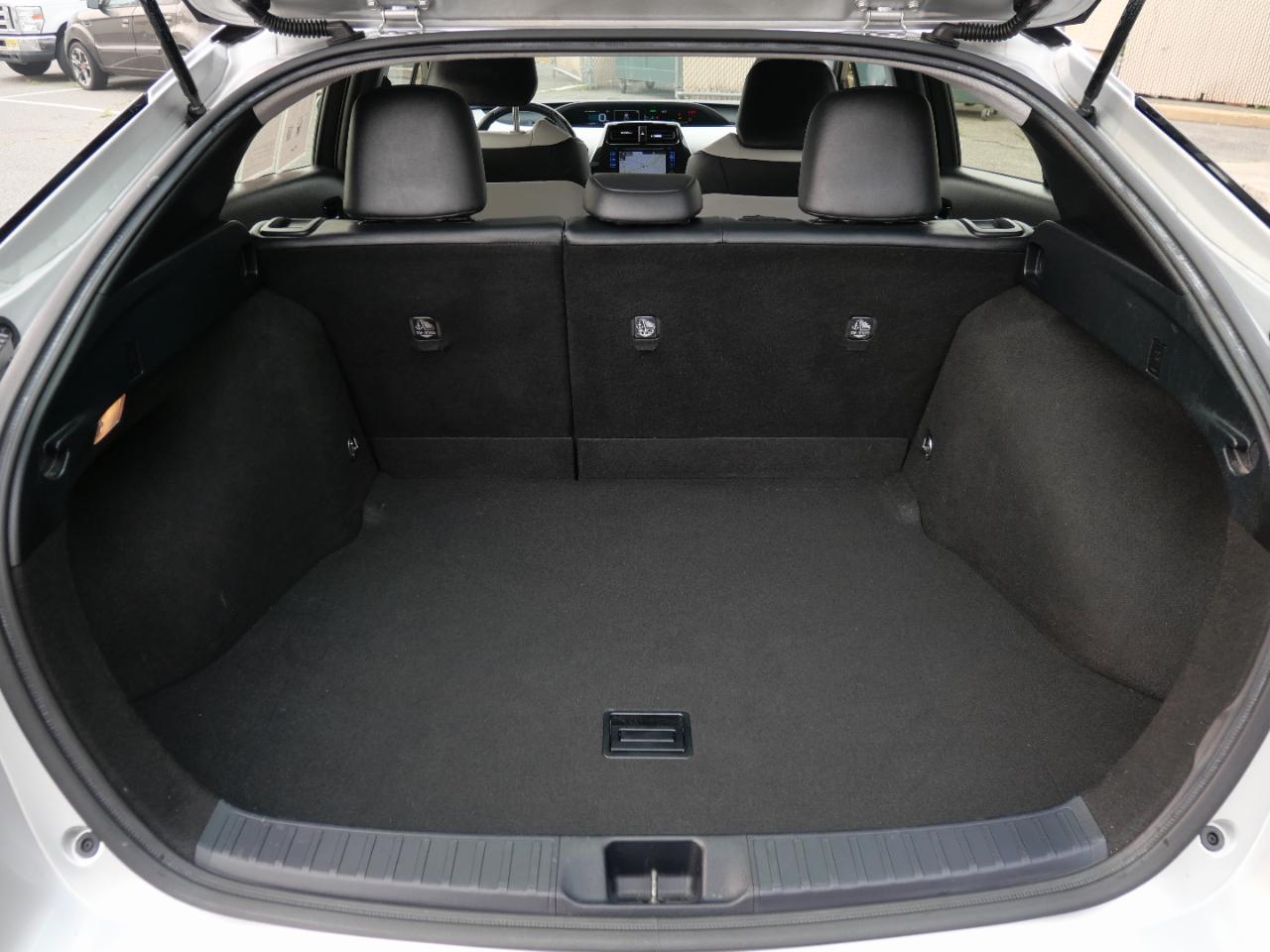 Toyota Prius Four Touring (Natl) 2017