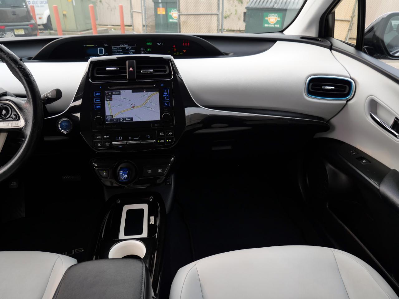 Toyota Prius Four Touring (Natl) 2017