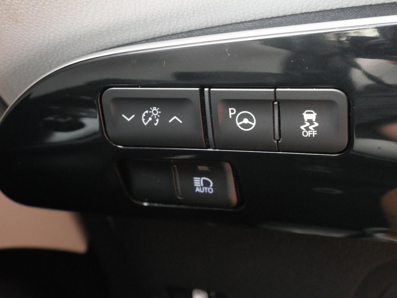 Toyota Prius Four Touring (Natl) 2017