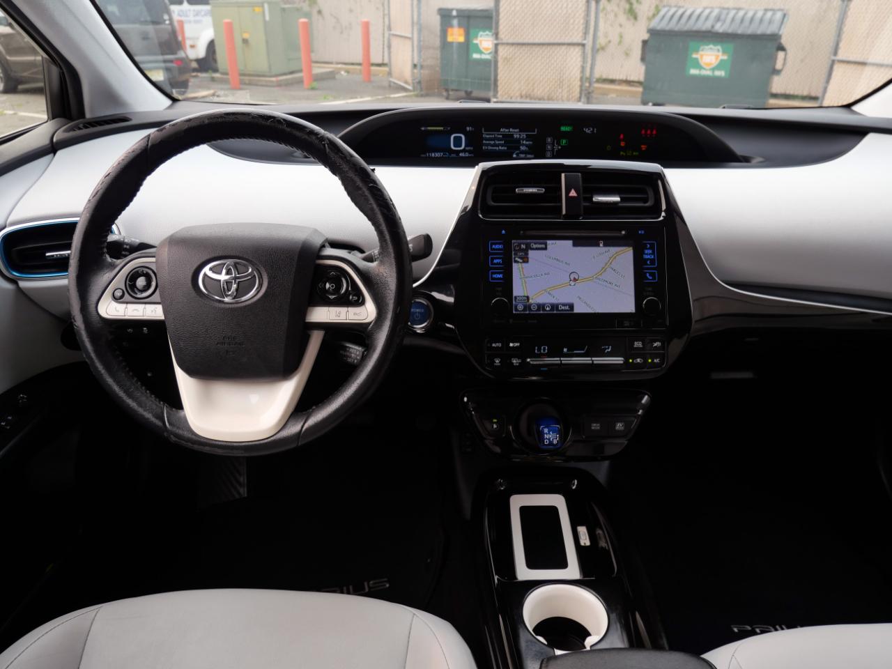 Toyota Prius Four Touring (Natl) 2017