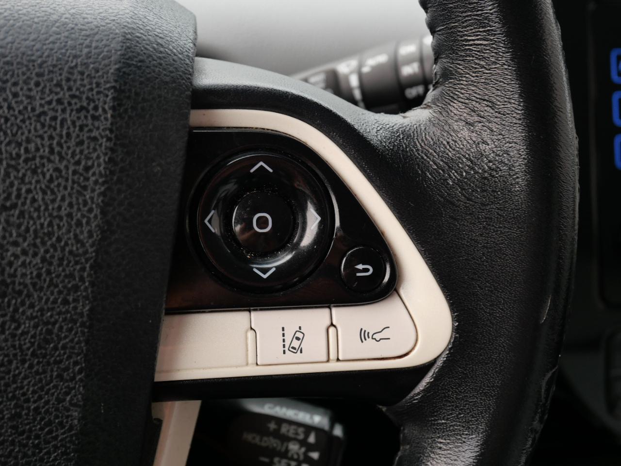 Toyota Prius Four Touring (Natl) 2017