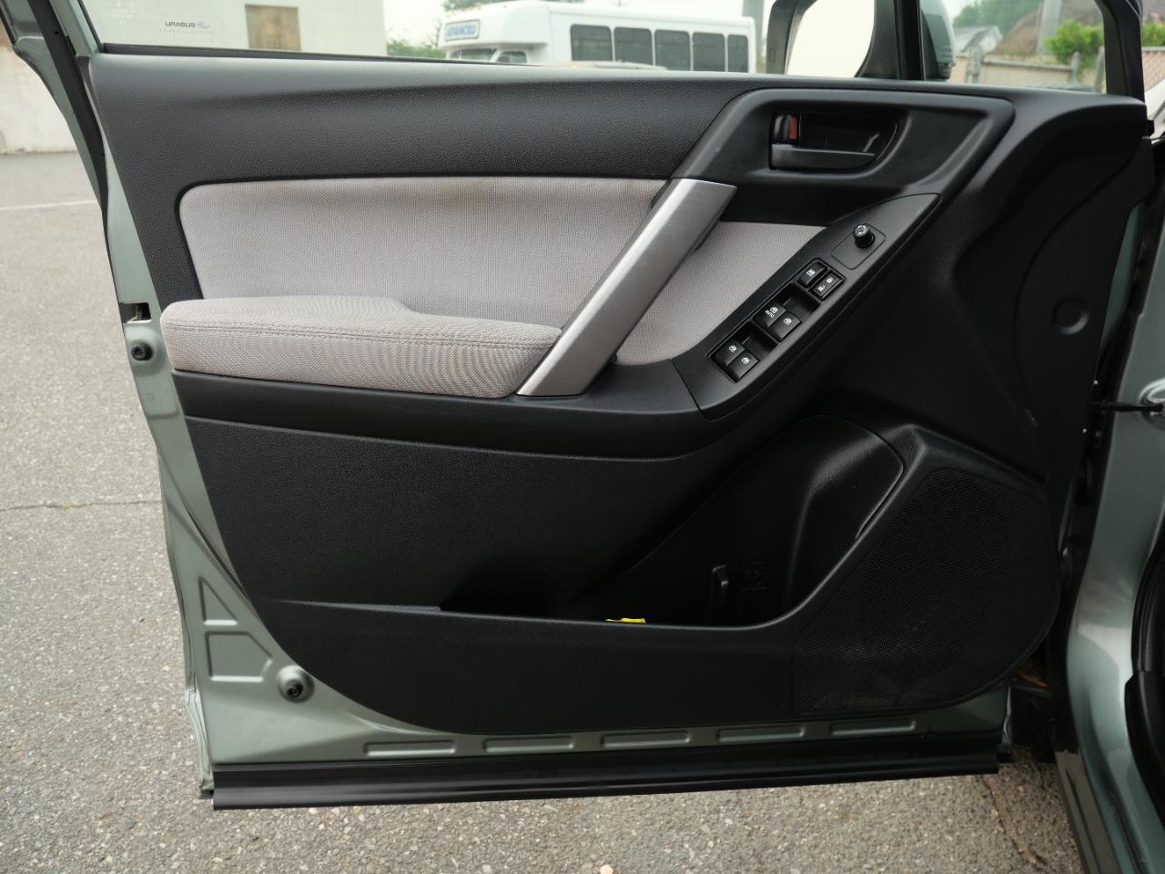 Subaru Forester 4dr CVT 2.5i Premium PZEV 2015