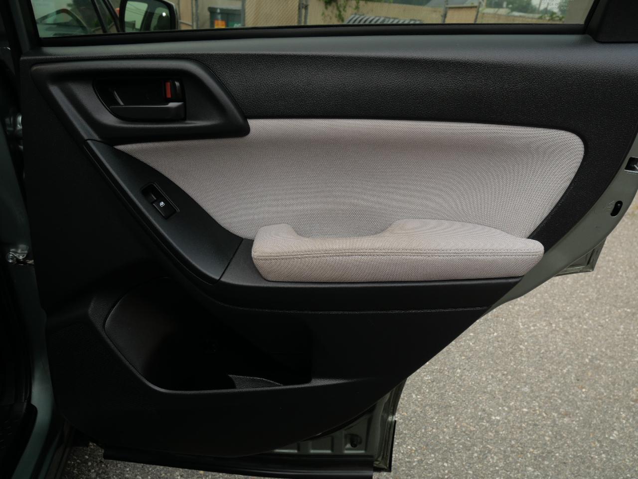 Subaru Forester 4dr CVT 2.5i Premium PZEV 2015