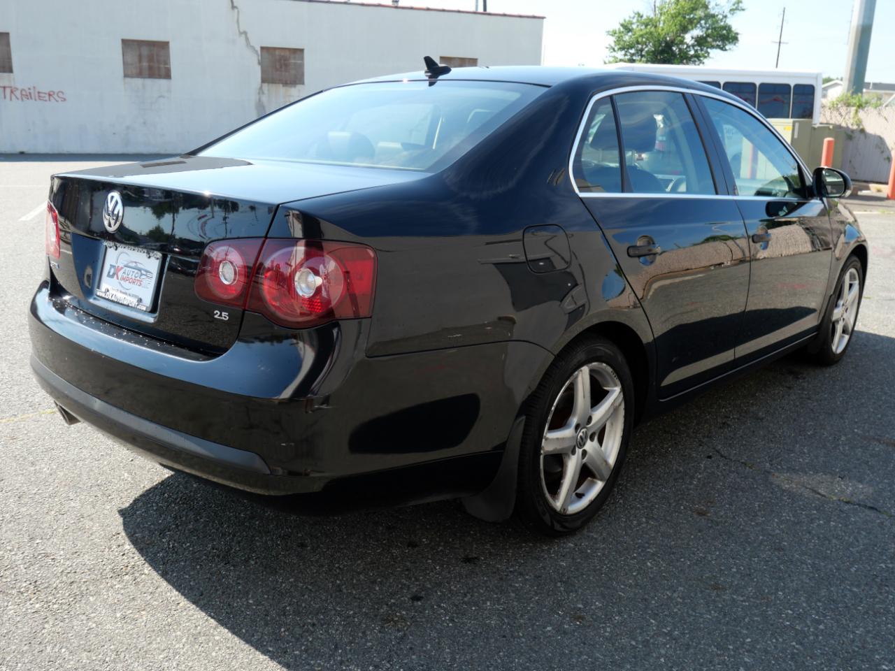 Volkswagen Jetta Sedan 4dr Auto Limited PZEV 2010