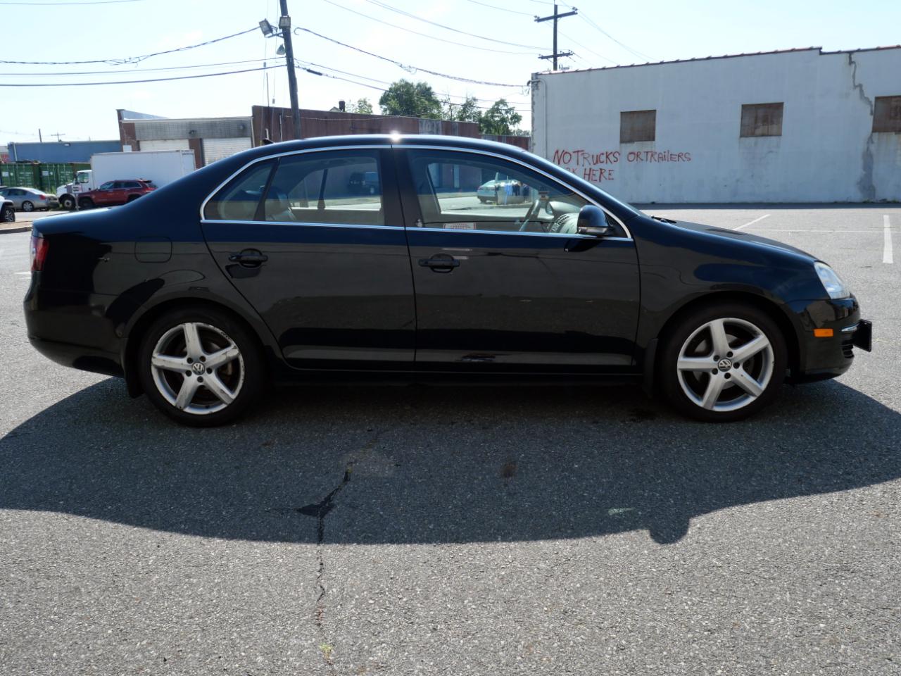 Volkswagen Jetta Sedan 4dr Auto Limited PZEV 2010