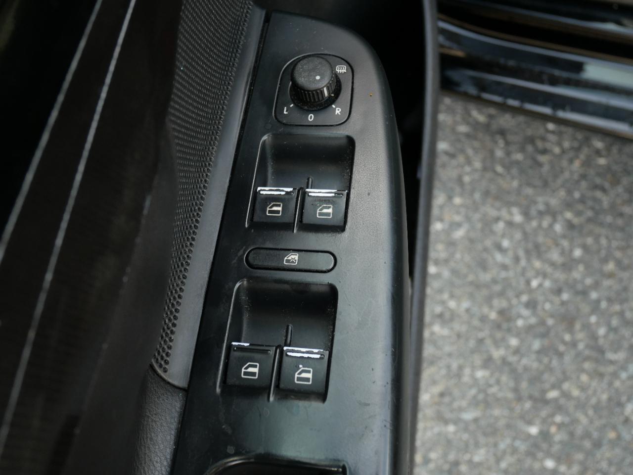 Volkswagen Jetta Sedan 4dr Auto Limited PZEV 2010