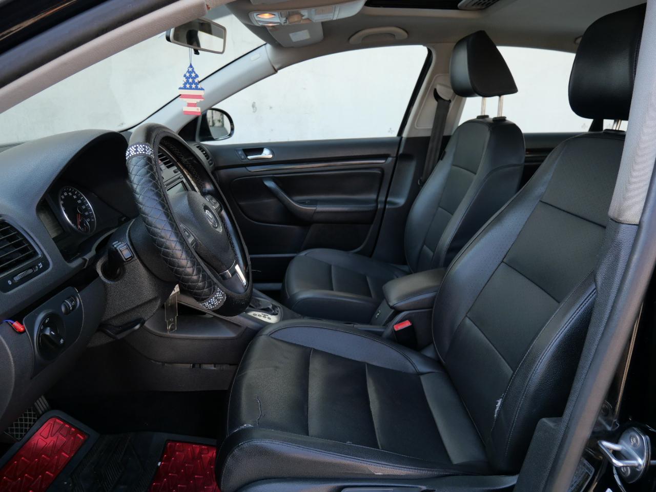 Volkswagen Jetta Sedan 4dr Auto Limited PZEV 2010