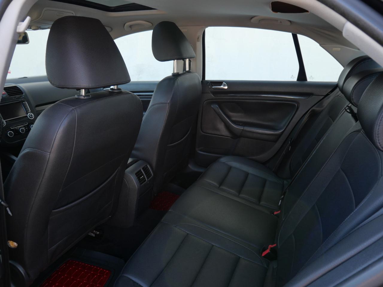 Volkswagen Jetta Sedan 4dr Auto Limited PZEV 2010