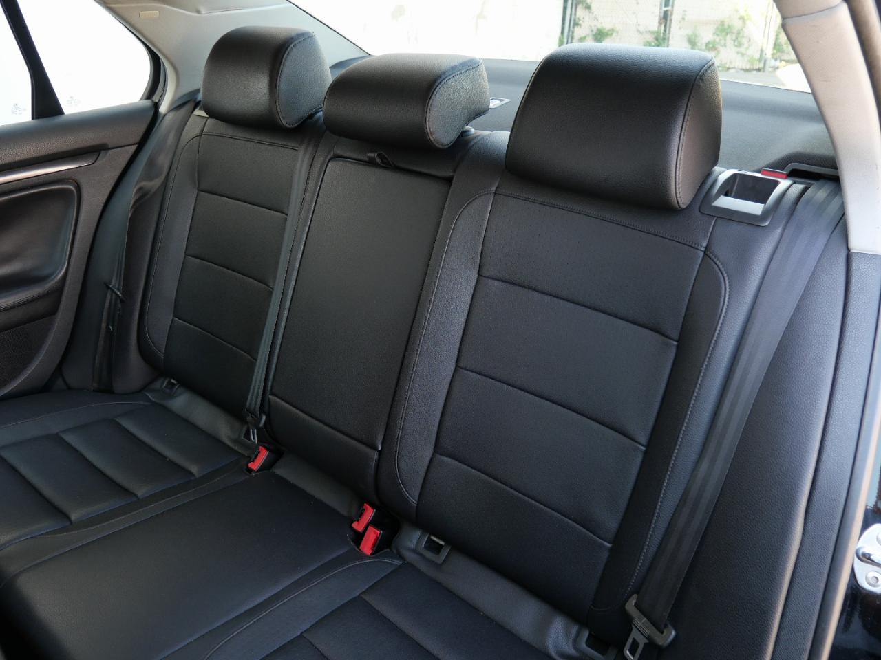 Volkswagen Jetta Sedan 4dr Auto Limited PZEV 2010