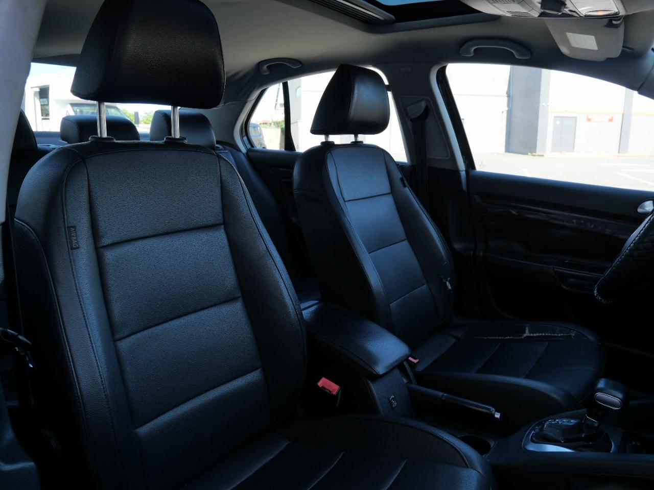 Volkswagen Jetta Sedan 4dr Auto Limited PZEV 2010