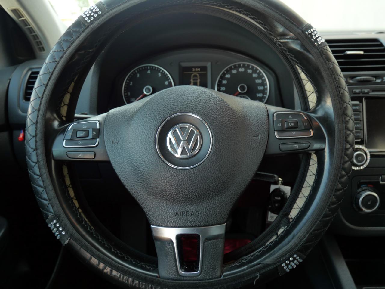 Volkswagen Jetta Sedan 4dr Auto Limited PZEV 2010