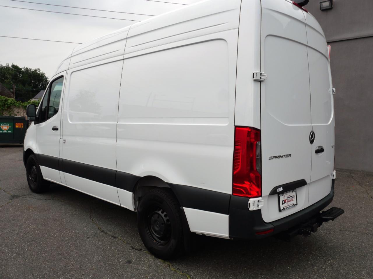 Mercedes-Benz Sprinter Cargo Van 2500 Standard Roof I4 Diesel 144" RWD 2025