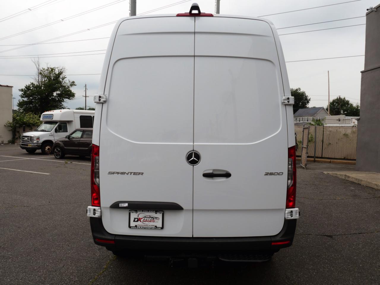 Mercedes-Benz Sprinter Cargo Van 2500 Standard Roof I4 Diesel 144" RWD 2025