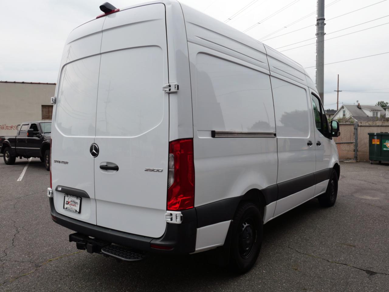 Mercedes-Benz Sprinter Cargo Van 2500 Standard Roof I4 Diesel 144" RWD 2025