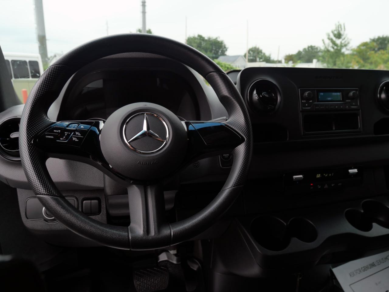 Mercedes-Benz Sprinter Cargo Van 2500 Standard Roof I4 Diesel 144" RWD 2025