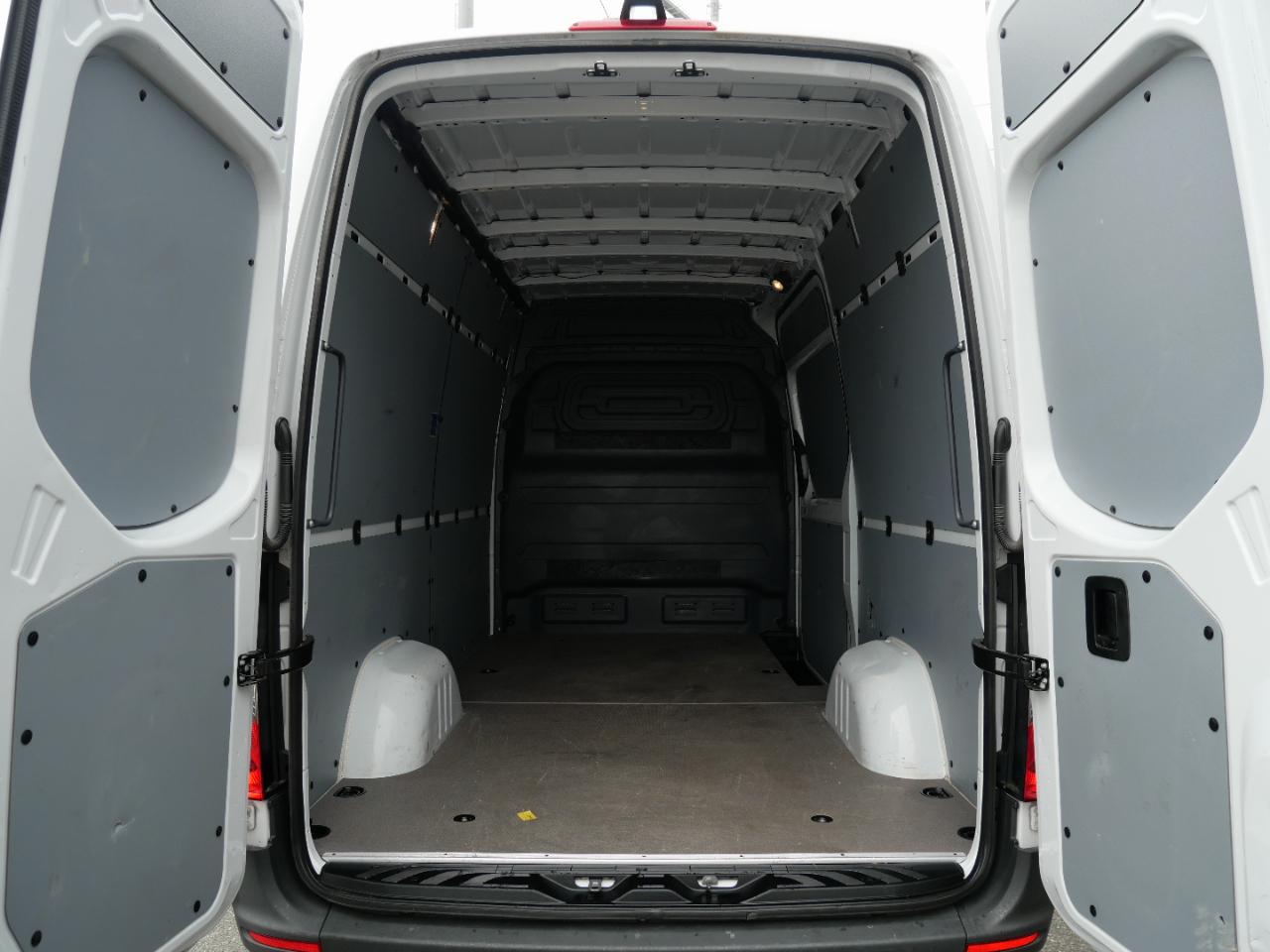 Mercedes-Benz Sprinter Cargo Van 2500 Standard Roof I4 Diesel 144" RWD 2025