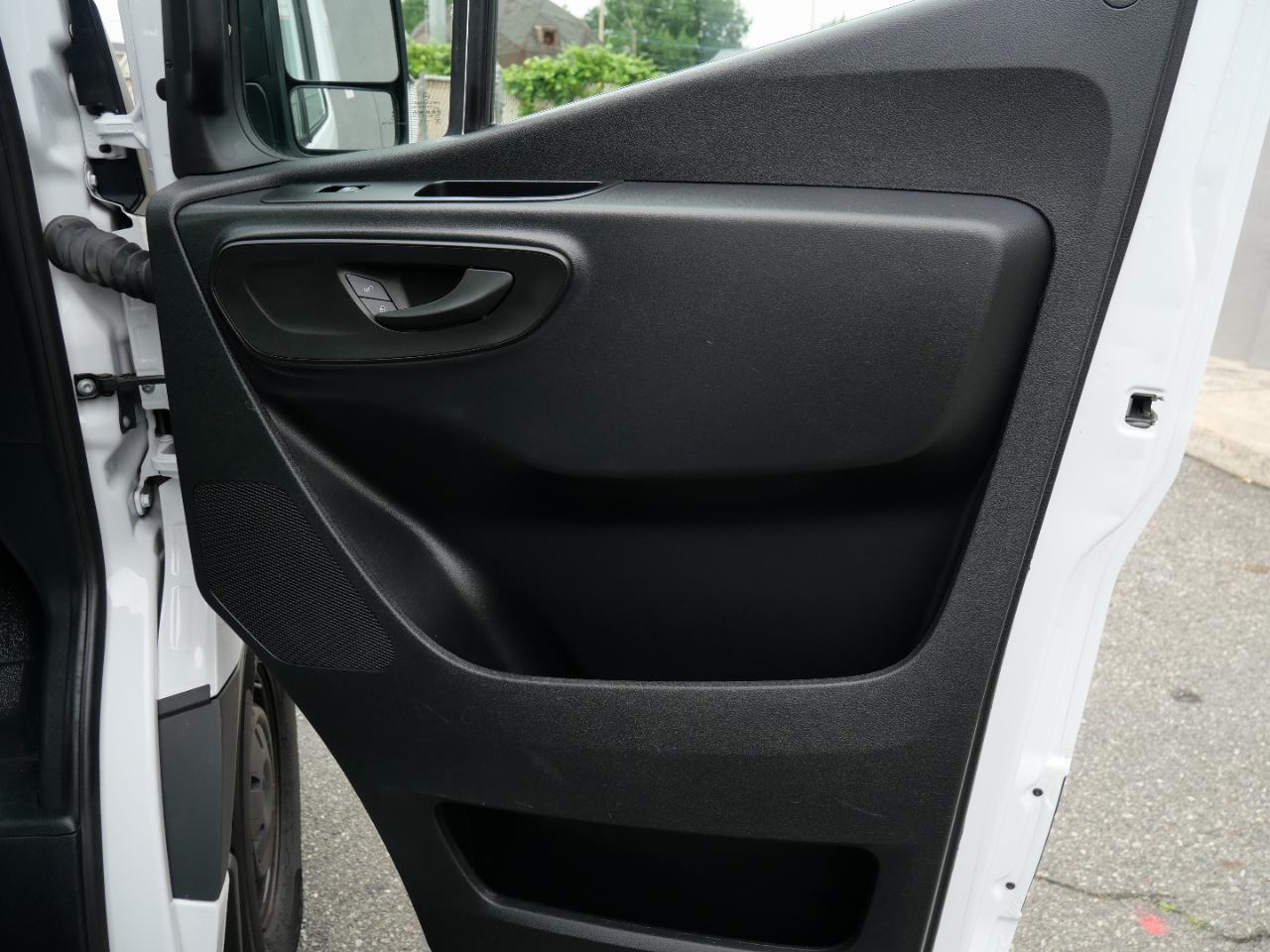 Mercedes-Benz Sprinter Cargo Van 2500 Standard Roof I4 Diesel 144" RWD 2025